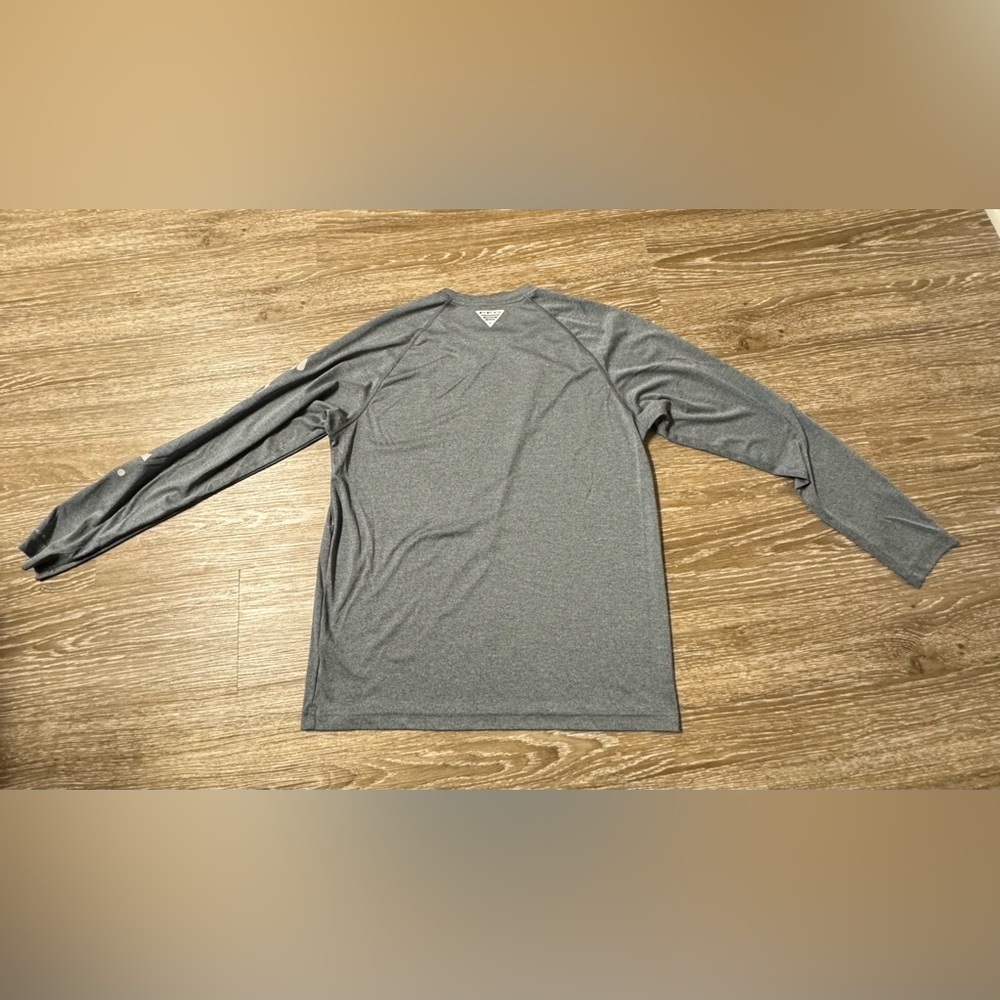 Gray Columbia Performance Fishing Gear Long Sleeve Men's Size‎ M Logo on Arm EUC - Picture 9 of 10